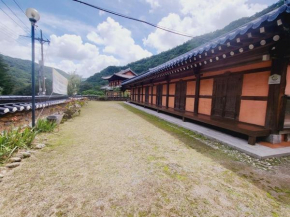 Yeongwol Hwanggung Hanok Pension